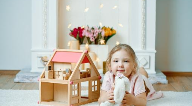 Medinis lėlių namas – galimybė sukurti saugią žaidimų aplinką vaikams